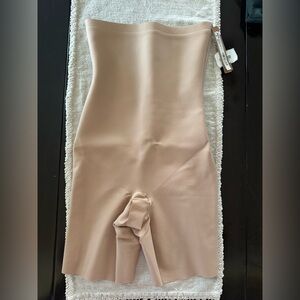 SKIMS Body High Wasted Mid Thigh Short Shapeware - Size M